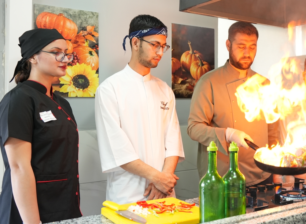 Alanya mesleki eğitim kursu, Alanya MEB onaylı sertifika, Alanya iş garantili kurslar, Alanya belgelendirme merkezi, Alanya meslek edindirme kursu, Alanya sertifikalı eğitim programı, Alanya uzaktan eğitim sertifika, Alanya hijyen belgesi kursu, Alanya ustalık ve kalfalık belgesi, Alanya SRC ve mesleki yeterlilik kursu.